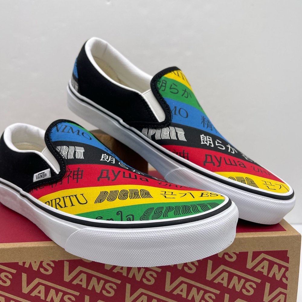 Vans WMNS Classic Slip-On (Vans
Spirit)Multi/True White Sneakers
VN0A4U38WK2 - Picture 2 of 16